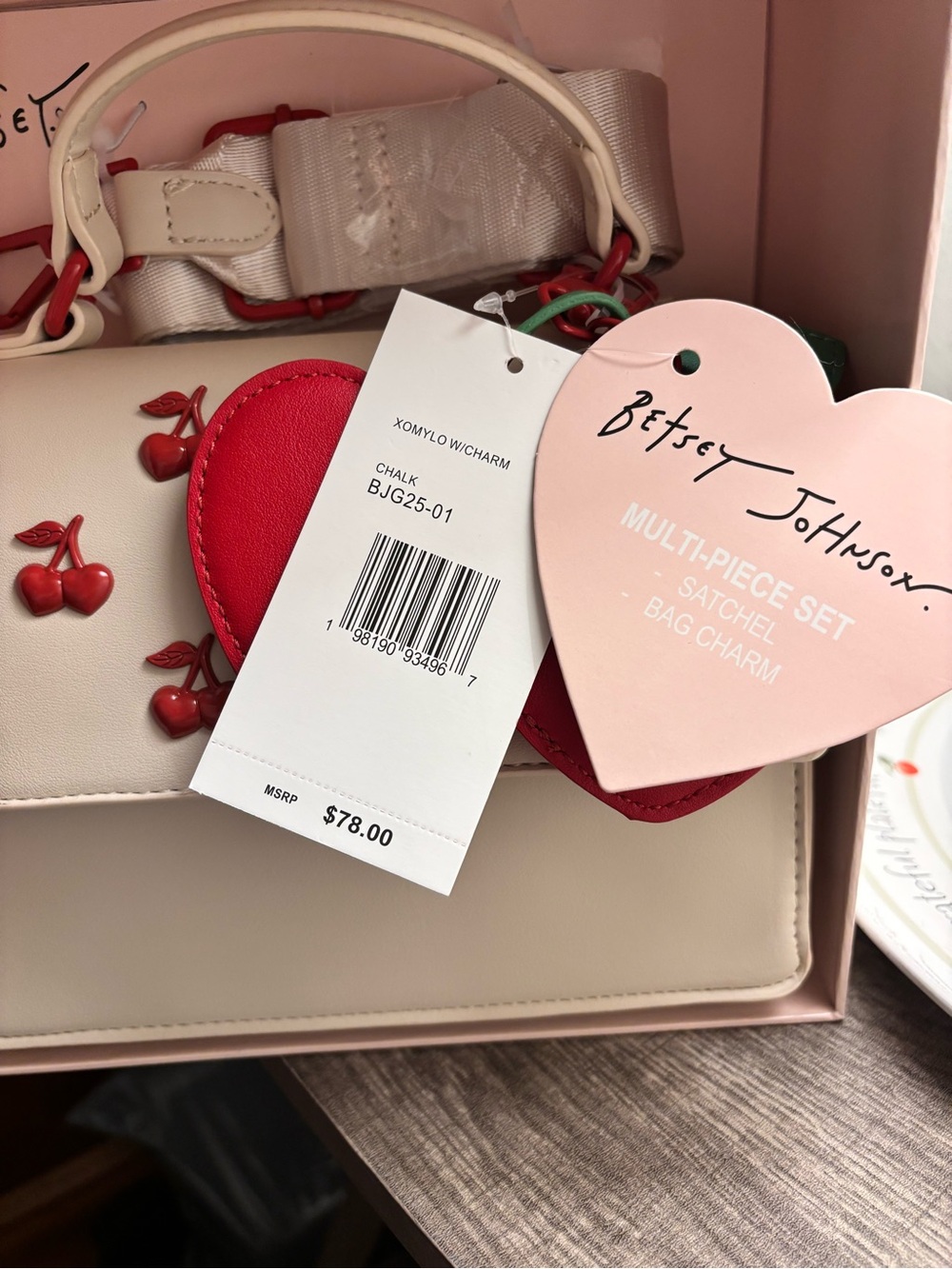 🎉BOGO 1/2🎉 Betsey Johnson White Satchel with Red Cherry Charm - Picture 2 of 4